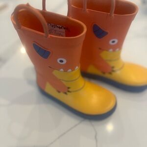 Size 10 toddler rain boots.